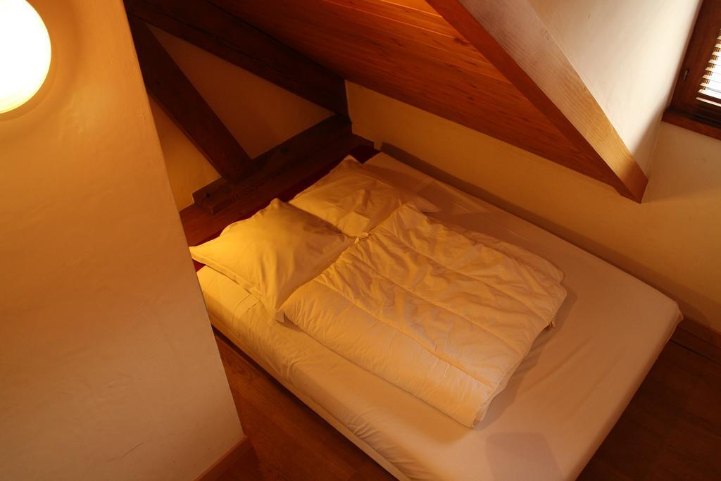 Les Z'Hirondelles Hotel Annecy Room photo
